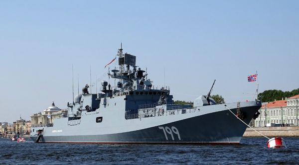 黑海艦隊上將級巡防艦「馬卡洛夫海軍上將號」傳出在6日上午遭飛彈擊中起火。   圖：翻攝維基百科