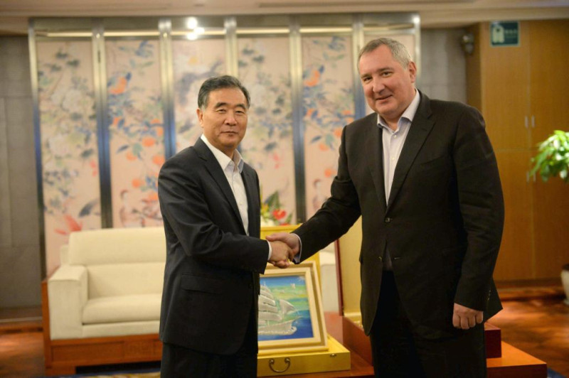 中國全國政協主席汪洋與俄羅斯前副總理、聯邦太空總署署長羅戈辛（Dmitry Rogozin）。   圖:Dmitry Rogozin推特