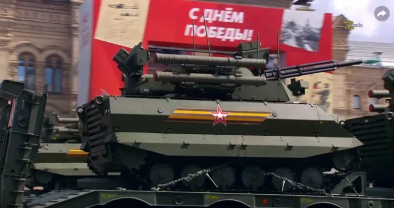 俄羅斯勝利日閱兵，無人戰車「天王星-9」。 圖:新華社直播