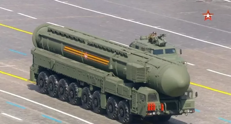 俄羅斯勝利日閱兵，「亞爾斯」洲際彈道導彈系統。 圖:新華社直播