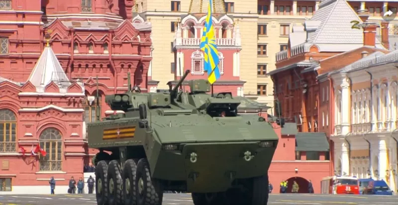 俄羅斯勝利日閱兵，迴旋鏢裝甲運兵車。 圖:新華社直播