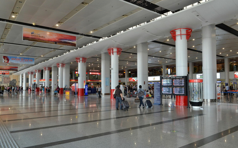 中國國家移民管理局宣布，開放20個試點城市辦理補發赴台證。圖為北京首都國際機場1號航站出發大廳。   圖：翻攝維基百科