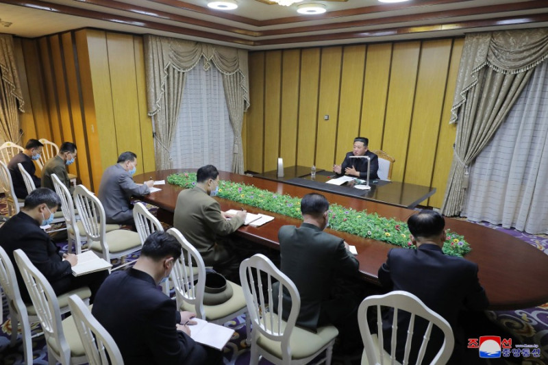 北韓領導人金正恩承認建國以來最大動盪。   圖/取自朝中社