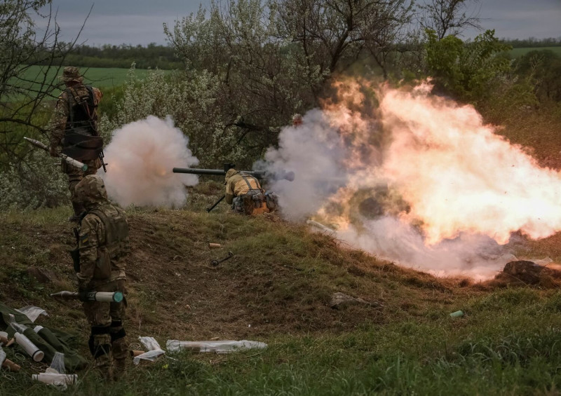 14日，在俄羅斯入侵烏克蘭期間，烏克蘭第聶伯羅彼得羅夫斯克（Dnipropetrovs'ka oblast'）地區的領土防禦部隊的烏克蘭軍人在參加訓練演習時發射了一枚反坦克榴彈發射器。   圖：達志影像/路透社