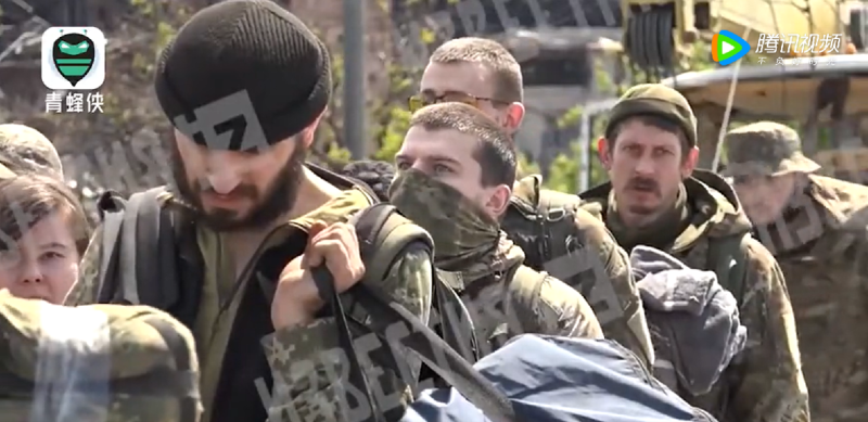 根據此前報導稱，亞速鋼鐵廠內被圍困的烏軍武裝人員 16 日起開始投降。   圖：翻攝自騰訊網（資料照）