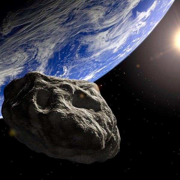 臺北市立天文科學教育館證實，（7335）1989 JA小行星將於27日22時最接近地球，但無撞擊危險。   圖：翻攝自台北天文館天象預報