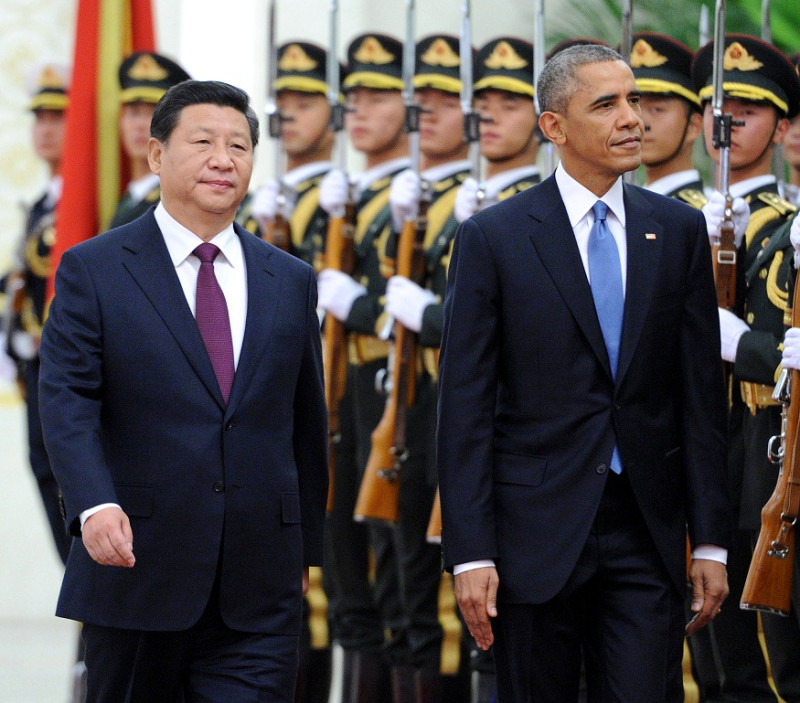 在南海仲裁以後，美國總統歐巴馬（右）與中國領導人習近平（左）面臨迎頭對決的局面。圖為2014年歐巴馬訪問中國。   圖：達志影像/美聯社資料照片
