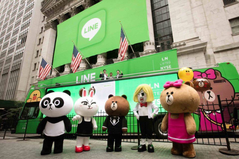 LINE公司為了慶祝首次公開發行IPO，台灣民眾可免費下載熊大特別版背景主題，使用期限為180天。   圖：翻攝LINE官網