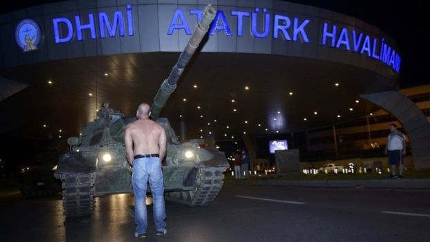 土耳其15日爆發軍事政變，消息指出，首都安卡拉接連傳出槍響。   圖：達志影像/路透社