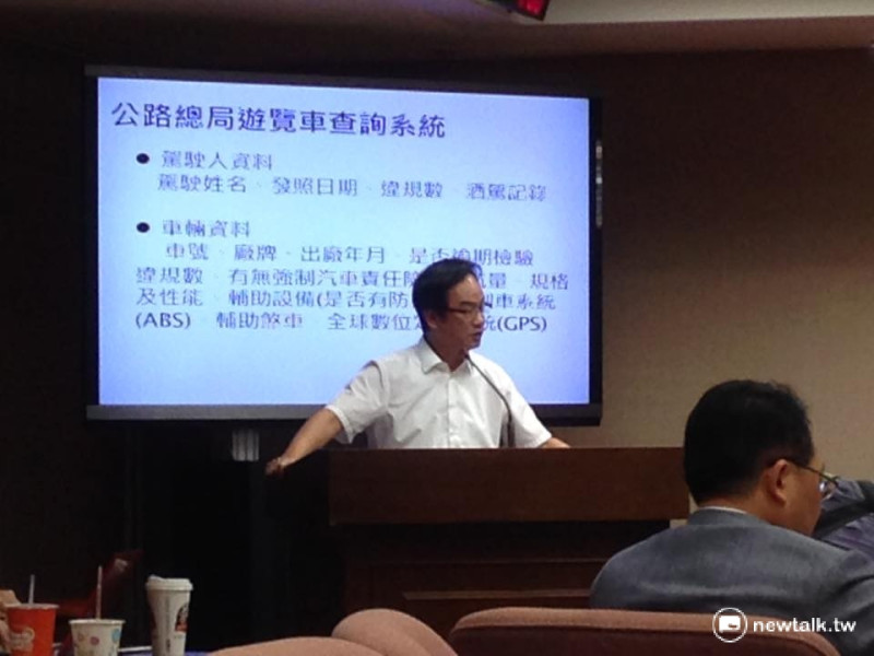 民進黨立委李昆澤21日針對國道火燒車事件提出質詢。   圖：呂佳峻/攝