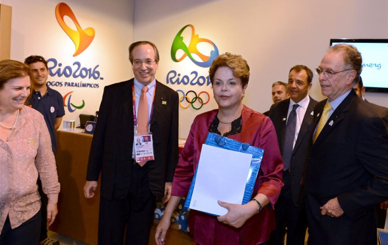 因案被停職的巴西總統羅賽芙（前排右二）努力爭取到舉辦奧運機會，堅持以主辦國總統的身分蒞臨會場。   圖：翻攝奧運官網