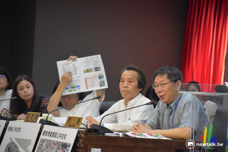 台北市長柯文哲1日上午主持「公共住宅政策年中記者會」。   圖：陳又瑞/攝