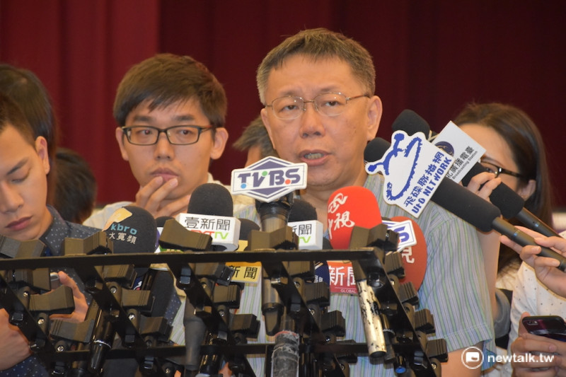 針對是否加入民進黨尋求2018年市長連任？台北市長柯文哲24日回應，會盡力遵守競選時的承諾，「在此任期內不參與任何政黨」。   圖：新頭殼資料照片