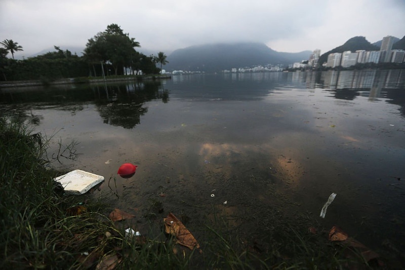 里約奧運的水質極差，美聯社報導指出，根據檢驗，水上賽事的場館含有高濃度的病毒污染。   圖：翻攝自推特