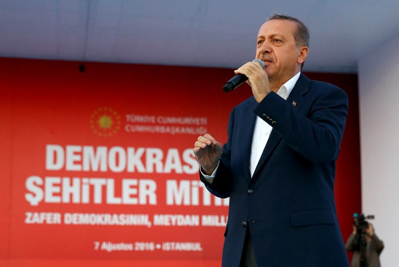 土耳其總統艾爾段在7日遊行上發表演說，聲稱支持國會恢復死刑。   圖：翻攝土耳其政府網站