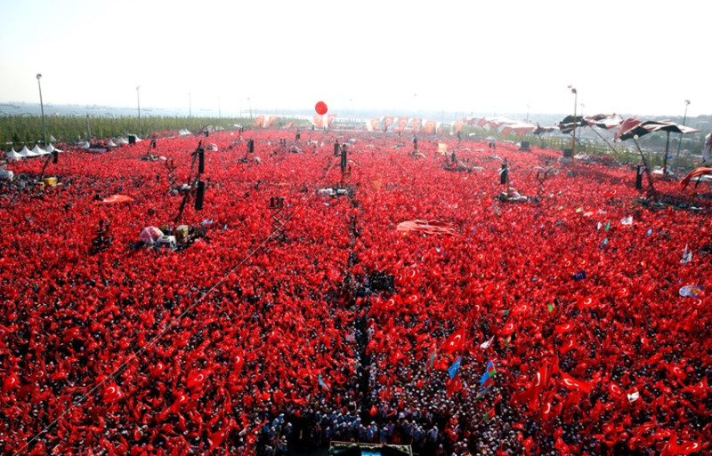 土耳其7日舉行由正義與發展黨（AKP）發起的挺政府大遊行，號稱有300萬人參加。   圖：翻攝土耳其政府網站