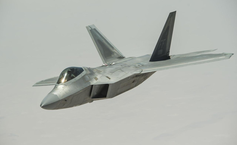 F-22猛禽迄今仍是能在地球上任何地方服役、最有能力的隱形戰鬥機。   圖：翻攝自pixabay