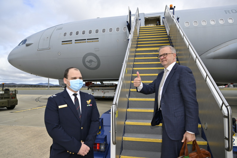 澳洲總理艾班尼斯今天飛往東京，出席四方安全對話。   圖：擷取自艾班尼斯推特