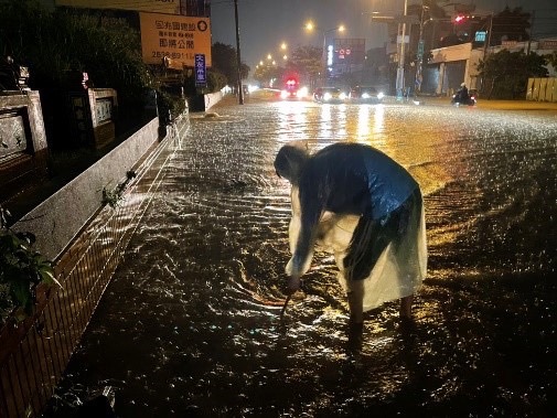 台中海線多處道路嚴重積水。   台中市政府/提供