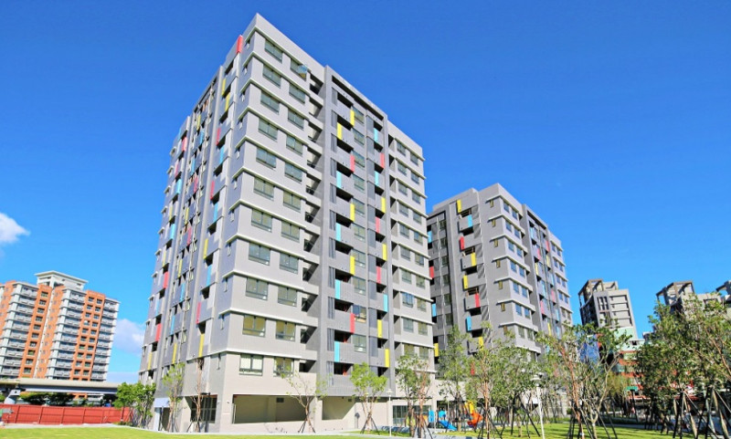 新北市社會住宅的承租人自5月1日至7月31日得申請4個月租金緩繳50%。   圖：新北市經發局提供