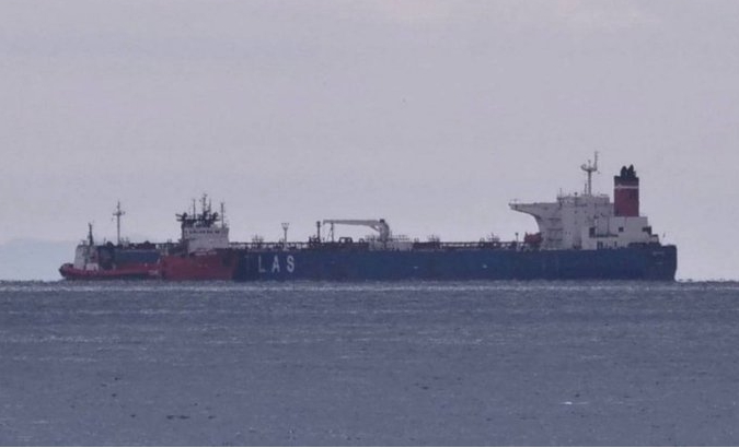 美國在希臘扣押了一艘由俄羅斯人運營，裝載伊朗石油的Lana號油輪，並將石油轉運至美國。   圖 : 翻攝自推特