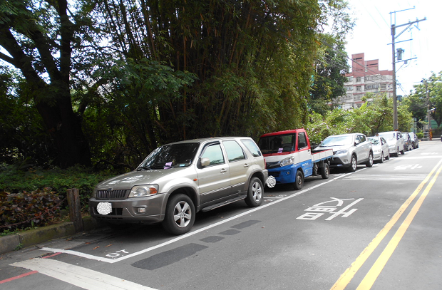 鶯歌區國光街停車狀況。   圖：新北市交通局提供