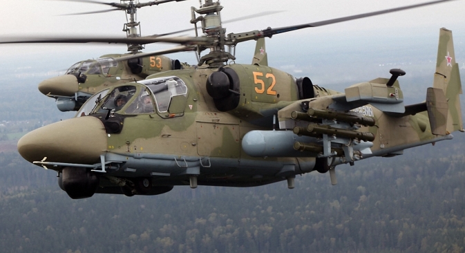 俄國Ka-52偵察/攻擊直升機(Alligator)，傳前方砲塔電子系統就有22個美製晶片協助運算組成。   圖：翻攝Viktor Kovalenko推特