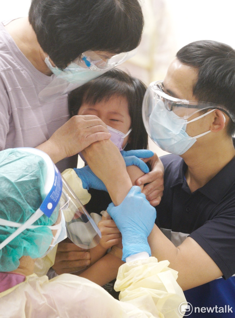 台北市衛生局提醒，家長儘速安排兒童施打疫苗。圖為疫苗施打示意照。   圖：張良一 / 攝（資料照片）