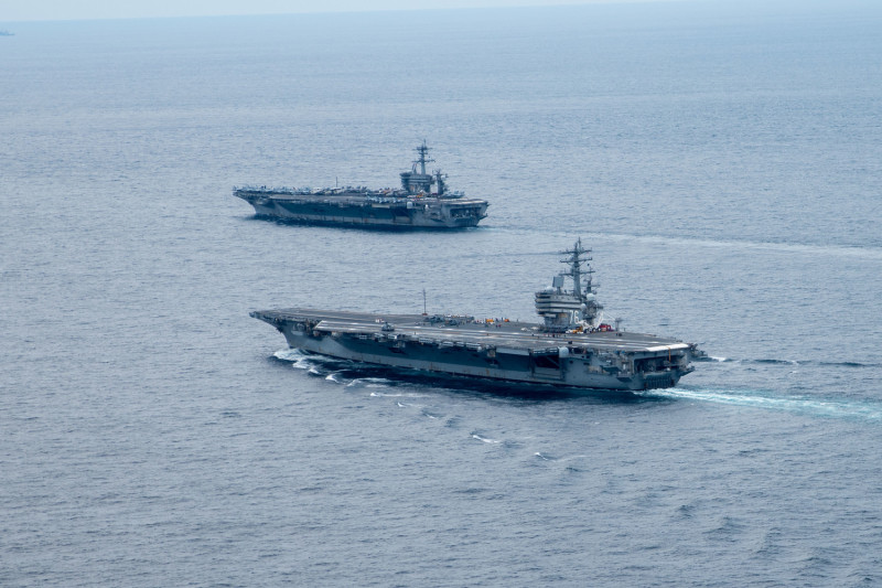 美國雙航母打擊群雷根、林肯號在台灣東北部海域進行演習。   圖：翻攝自美國第七艦隊官方推特（資料照）