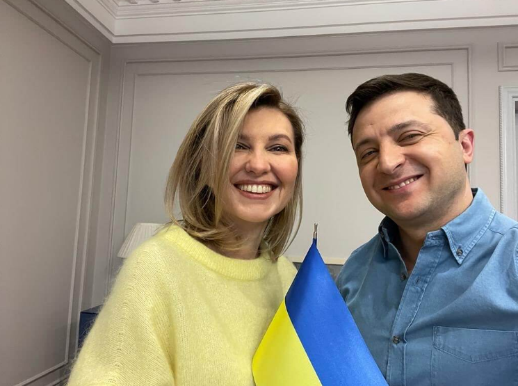 烏克蘭遭俄羅斯入侵，第一夫人澤倫斯卡（左，Olena Zelenska）帶著孩子守在丈夫身邊，除了帶給烏克蘭總統澤連斯基（Volodymyr Zelenskiy）堅強後盾，也展現出堅毅勇氣鼓舞民心。   圖：取自instagram.com/olenazelenska_official