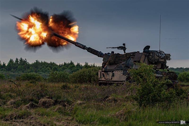 繼送出18門「蟹式」(KRAB)155公厘自走砲援助烏克蘭後，烏國砸下7億美元採購KRAB自走砲。   圖：翻攝波蘭國防部官網