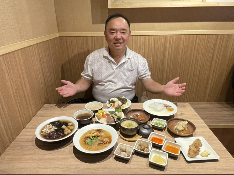 基隆老店麥克麵線黃老闆親臨督導。   圖：業者/提供