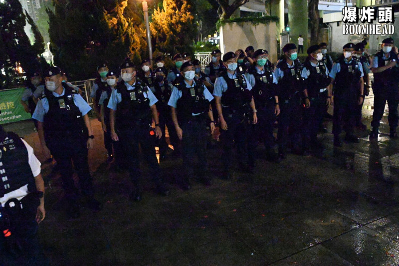 香港維園昨晚 11 時起被警方封鎖。   圖:翻攝自臉書粉專「爆炸頭」