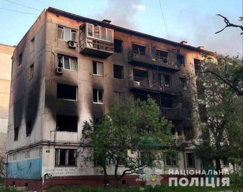 俄羅斯入侵烏克蘭邁入第100天，烏克蘭3日表示已收復北頓內茨克大片領土。圖為盧甘斯克地區民宅遭砲擊。   圖：取自UA.National.Police ＦＢ