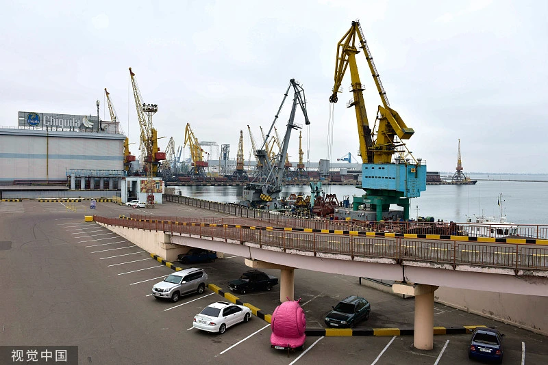 烏克蘭敖德薩港口因俄國封鎖而無法運輸貨物與糧食出口。   圖:翻攝自視覺中國（資料照）