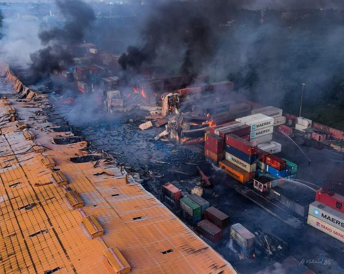 孟加拉一貨櫃場發生大火，釀49死，含9名消防員。   圖:翻攝自推特Maria Kibtia(@Mariakibtia4065)