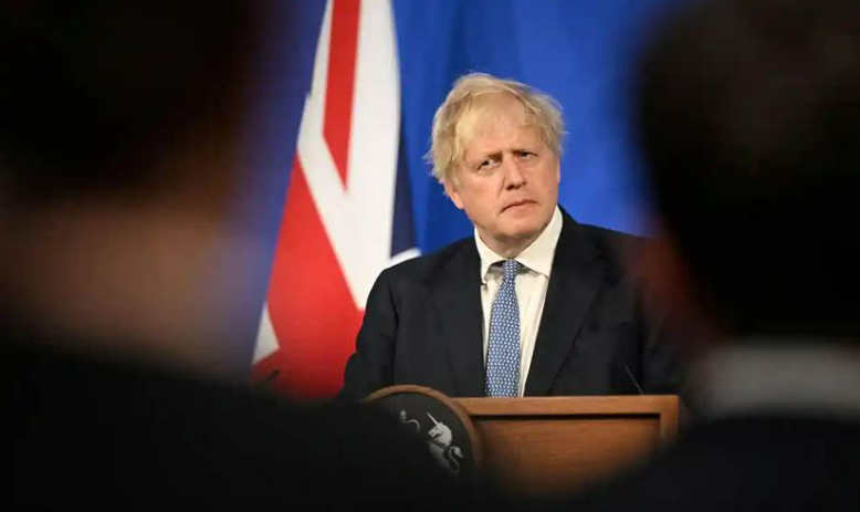 英國首相強生（Boris Johnson）向議會承認，曾與蘇聯克格勃 ( KGB ) 的特工雷貝德夫（Alexander Lebedev）會見。   翻攝自騰訊網