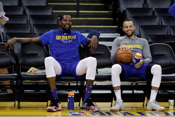 Kevin Durant(左)、Stephen Curry（右)   圖／美聯社／達志影像