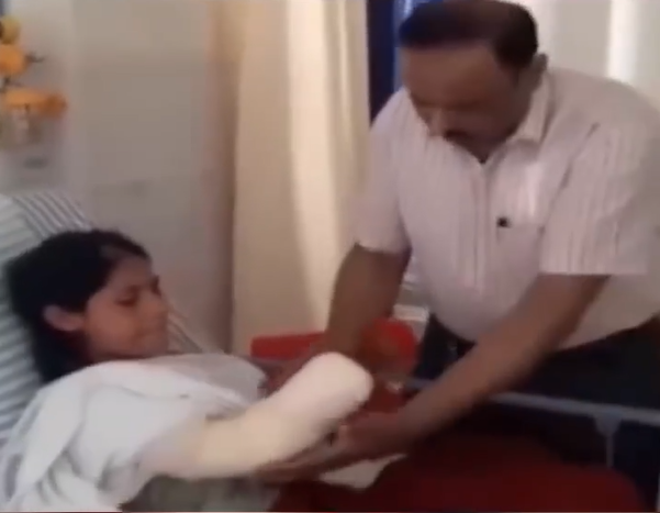 印度女子卡敦的手被丈夫砍斷，只因丈夫不願她去工作。   圖 : 翻攝自環球網