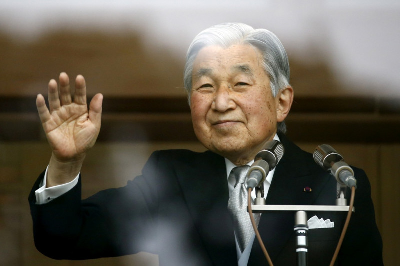 82歲的日本天皇明仁8日下午3時（台灣時間8日下午2時）於日本宮內廳播出英、日語的電視談話「作為象徵天皇關於公務的想法」。   圖：達志影像/路透社