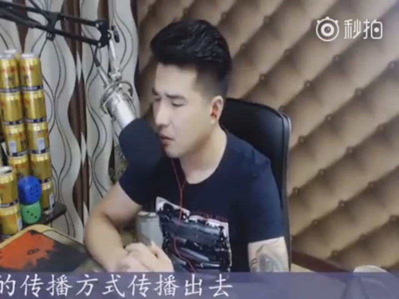 中國江蘇省連雲港1名青年不惜曝光,在影片上呼籲大家把抗議遭鎮壓的消息傳播出去。 圖:翻攝網路