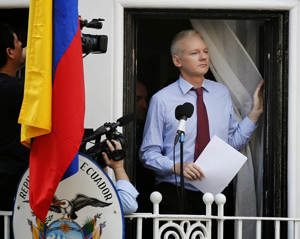 維基揭密創辦人亞桑傑在厄瓜多駐倫敦大使館內躲藏，一躲就是4年多。   圖：達志影像/路透社資料照片