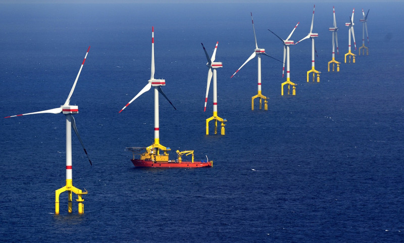 在德國政府宣示將於2022年全面廢止核電後，全力發展風力、太陽能、甚至地熱、潮汐等替代能源。圖為風力發電。   圖：達志影像/路透社資料照片
