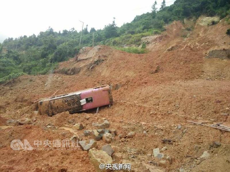 中國福建省龍岩市13日上午10時發生山崩，一輛承載台灣旅行團的大巴被埋，圖截自中國央視微博。   圖：中央社資料照片