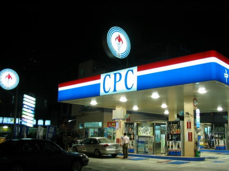 台灣中油公司今（16）日宣布，明（17）日凌晨零時起各式汽柴油價格每公升調降0.1元。   圖：翻攝自中油官網