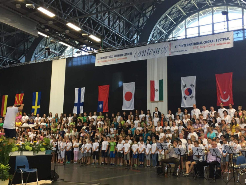 國內的希望兒童合唱團在匈牙利參加Cantemus國際合唱節獲得銀牌。   圖：翻攝希望合唱團臉書