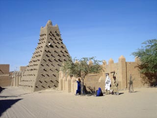 西非著名的古城廷巴克圖擁有許多珍貴的伊斯蘭文化遺產，一度遭到聖戰士的毒手摧殘。   圖：翻攝維基網站