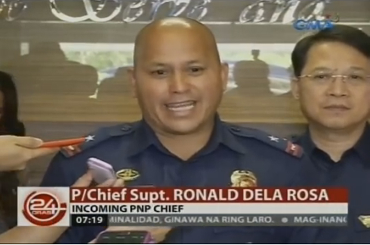 菲律賓警察總長德拉羅沙認同掃毒行動，聲稱已有70萬名毒蟲自首，總體犯罪率也已經下降。   圖：翻攝GMA
