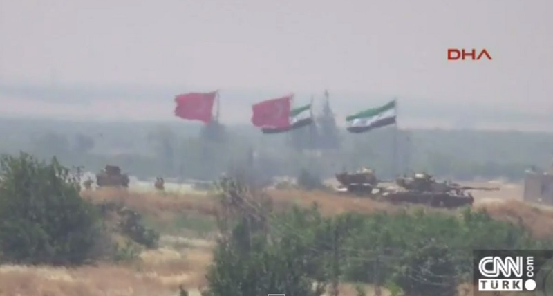 為驅逐伊斯蘭國（IS）聖戰分子，土耳其24日對敘利亞邊境城鎮賈拉布魯斯（Jarablus）發動地空作戰。   圖：翻攝CNN Turk畫面