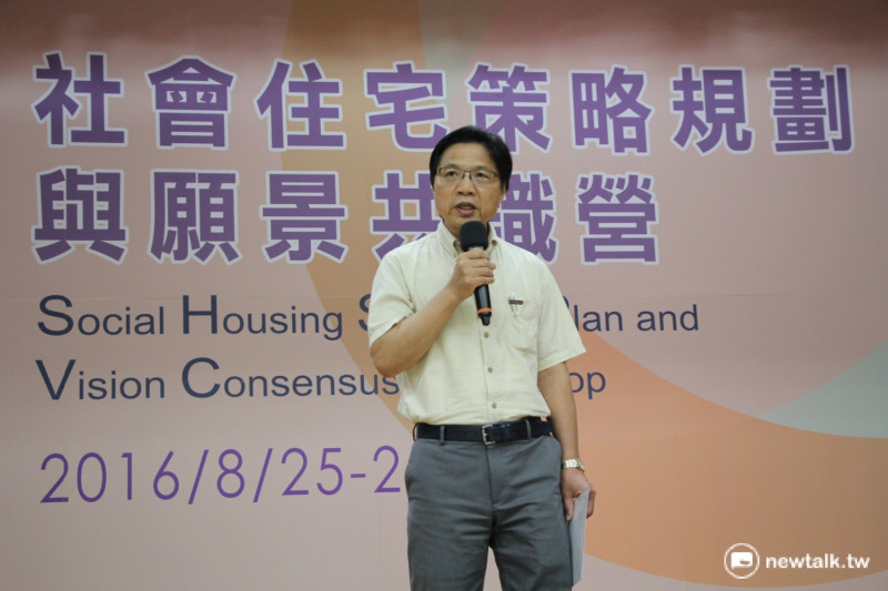 內政部長葉俊榮25日表示，未來將在立法院優先推動《住宅法》修法，協助地方政府取得社會住宅房地。   圖：趙廣絜/攝